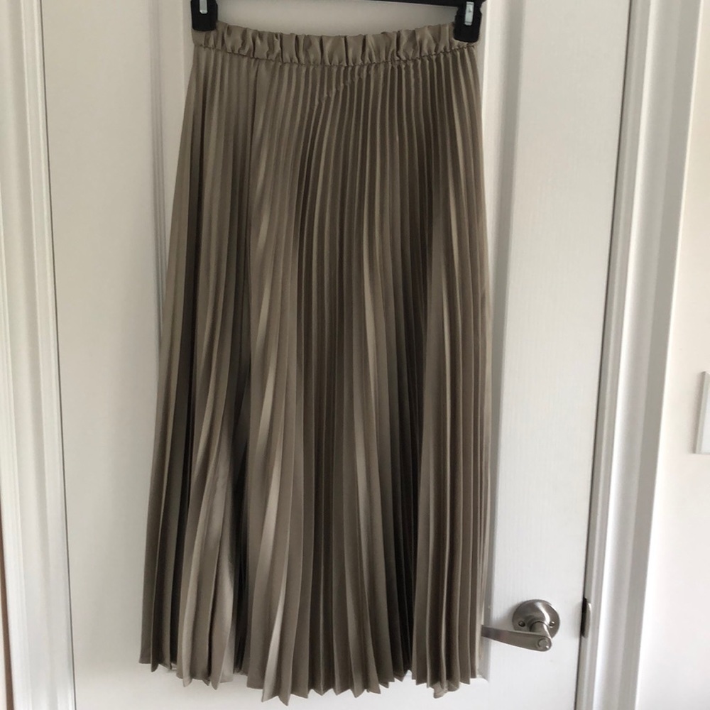 Green pencil skirt